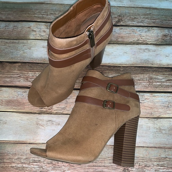 Open toe booties - Picture 2 of 4